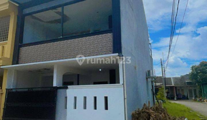 Dijual Rumah 2 Lantai 3 Kamar Tidur Luas 72 m2 dalam Cluster Akses Grand Wisata Bekasi 1