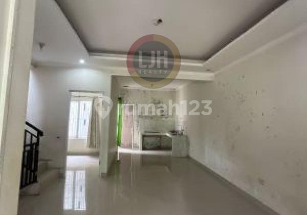Bekasi First Residence 2-Storey House in Cluster, 2 Minutes Access to Grand Wisata. 2