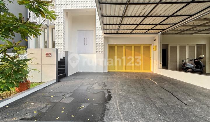 For Rent: House in Grandwisata Cluster, Semi-Furnished, Garden View, Only 2 Minutes to Living Grandwisata Mall.