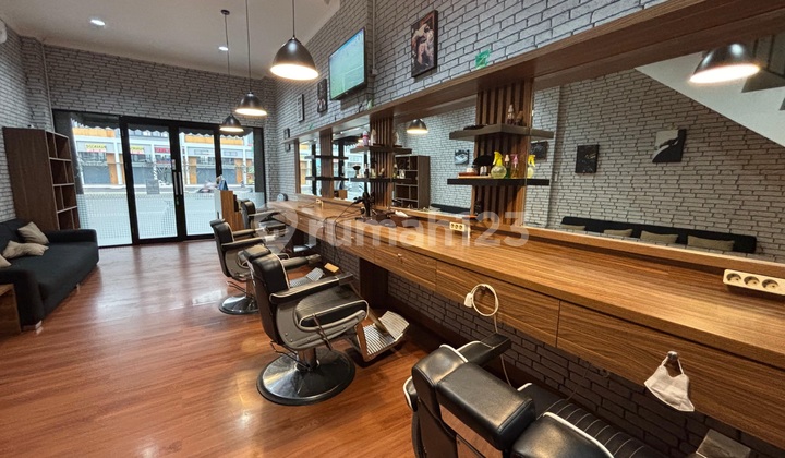For Sale: 2-Story Grand Wisata Shophouse Semi-Furnished, Formerly a Barbershop, Can Also Be Used as a Salon, Beauty Clinic, or Other Businesses, 300 M From Living World Mall, Direct Access to Tambun Toll Road, Grand Wisata Bekasi. 2