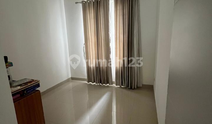 Rumah Disewa Dalam Cluster Grandwisat 2 Lantai Semi Furnished Fasilitas Kolam Renang Dalam Cluster 2