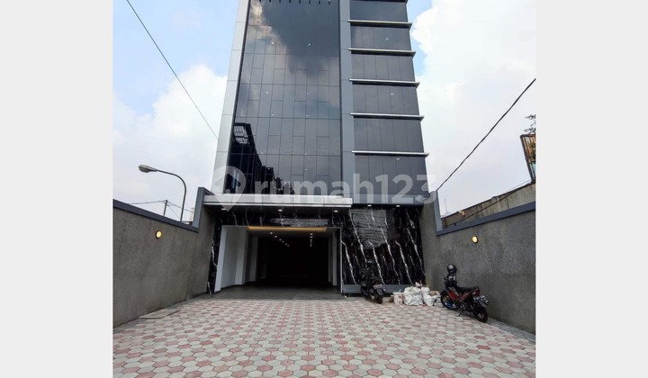 Office Building For Sale, Ready to Occupy, Strategic Location in Cawang