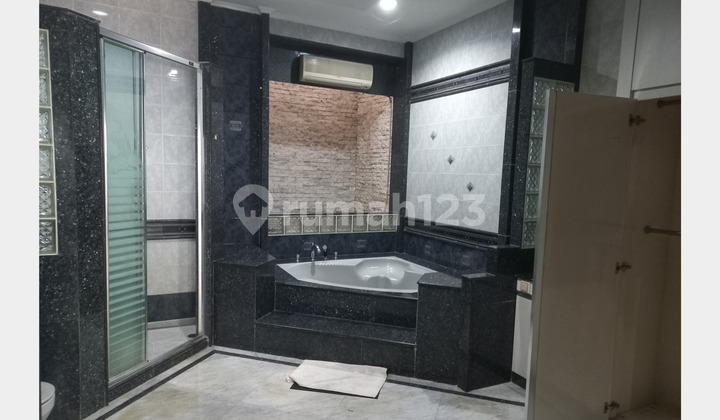 For Quick Rent, 5 Bedroom House with Pool in Pondok Indah 2