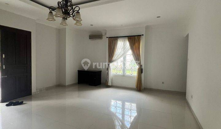 Dijual Rumah Classic Style Tanah Luas Kemanggisan 2