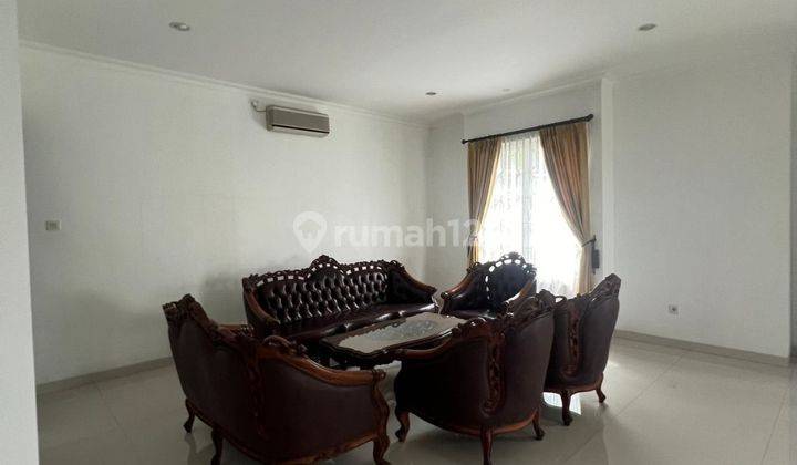 Dijual Rumah Classic Style Tanah Luas Kemanggisan 2