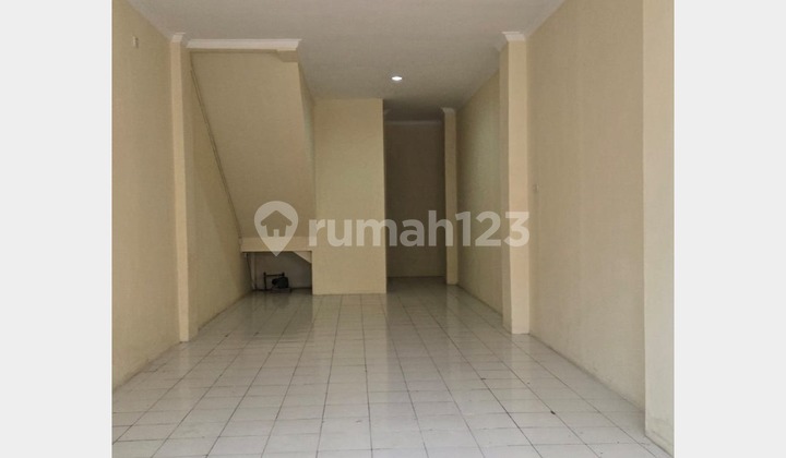 For Immediate Rent: 3-Story Shop House in Strategic Radio Dalam Location For Immediate Rent: 3-Story Shop House in Strategic Radio Dalam Location