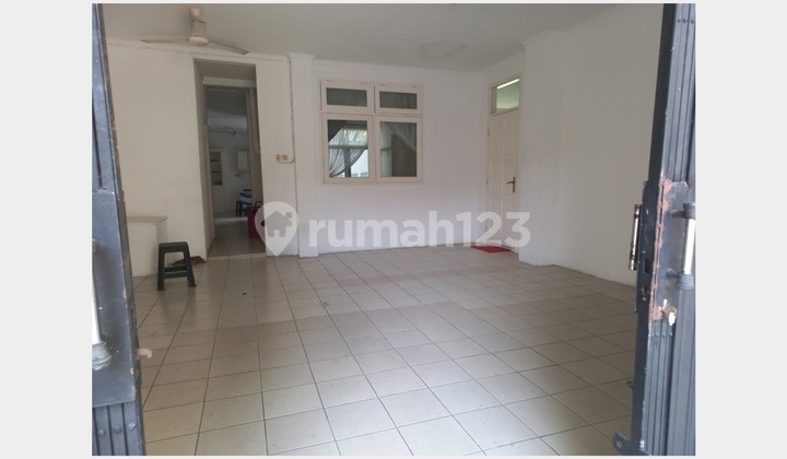 For Quick Rent: Spacious House with Pool in Antasari Location