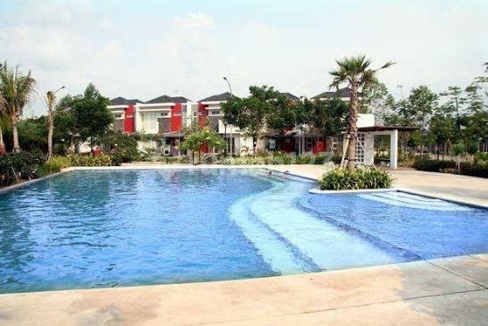 Dijual Rumah 3 Lantai - Cluster Victoria Golf Lake Residence Cengkareng, Jakarta Barat Shm 2