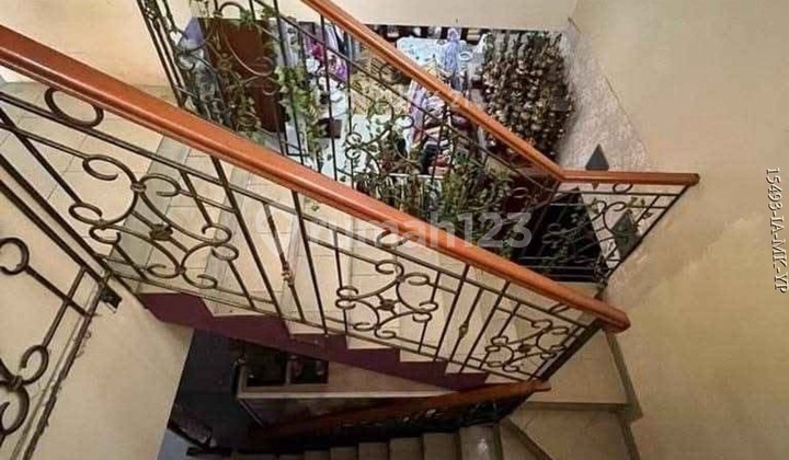 Quick Sale Below Market Price House Hook Position in Pesanggrahan 2