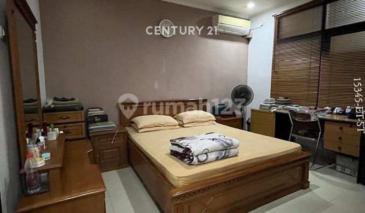 For Sale Comfortable Ready-to-Occupy House in Sector 9 Bintaro 2