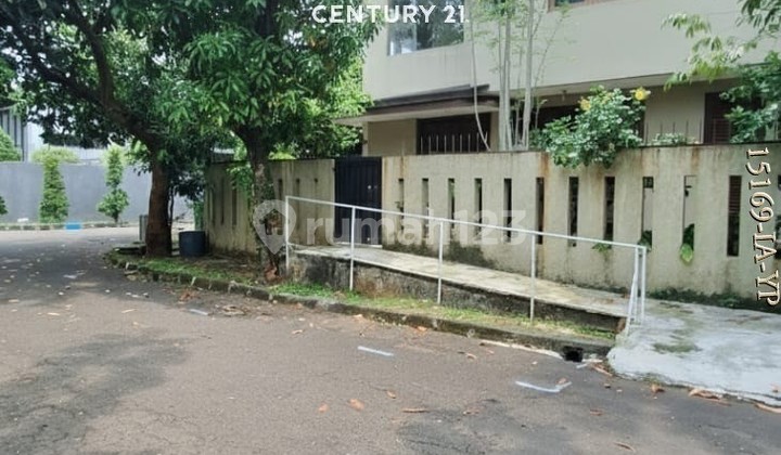 Ready-to-Occupy House for Sale in Anggrek Loka BSD, Hook Position