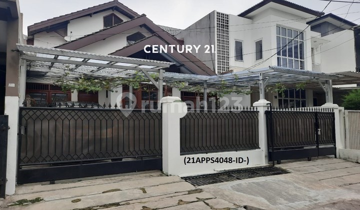 Strategic 2-Story House in Bintaro Jaya Sector 5 Strategic 2-Story House in Bintaro Jaya Sector 5