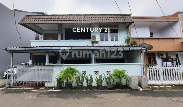 Dijual Rumah Lama Rapih Trawat 2 Lantai Strategis Di Tebet JakSel Dijual Rumah Lama Rapih Trawat 2 Lantai Strategis Di Tebet JakSel