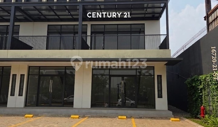 For rent: Hook position and brand new Shophouse at Botanica Avenue