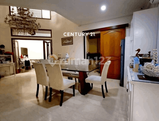 For Sale Semi-Furnished Hook House Near Sector 1 Bintaro 2