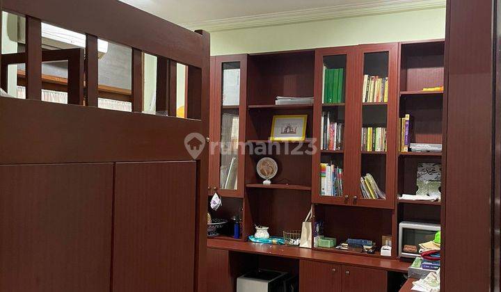 di Jl Karang Asem V, Kuningan, Jakarta Selatan