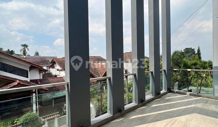 Rumah Sudah SHM Furnished 3 Lantai Ada Lift Siap Pakai di Setrasari Rumah Sudah SHM Furnished 3 Lantai Ada Lift Siap Pakai di Setrasari