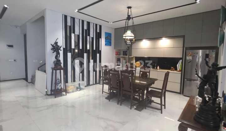 Rumah 3 Lantai SHM di Setra Duta Ada Kolam Renang Siap Huni 2