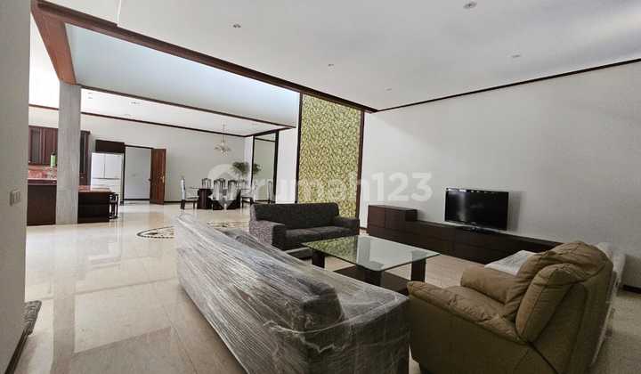 Rumah Mewah Elegant di Setra Duta Siap Huni 