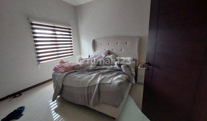 Rumah Furnished Dengan 3 Kamar Tidur 2 Lantai di Sayap Sutami 2