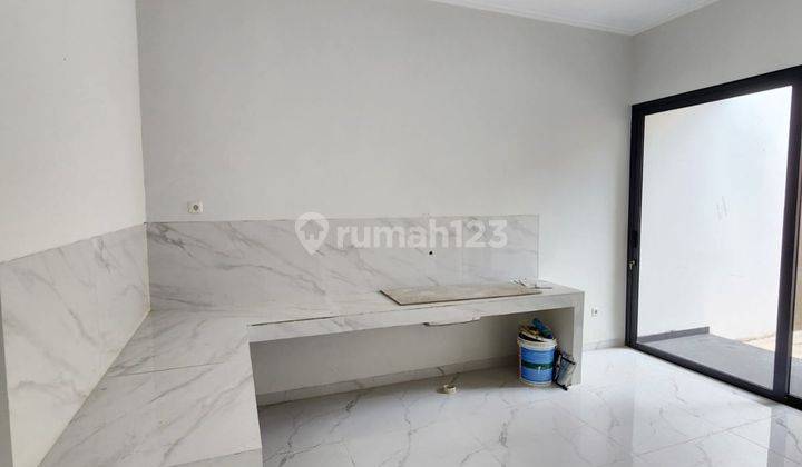 Rumah Siap Huni 2 Lantai 4 Kamar Tidur Hadap Timur di Mekar Wangi 2