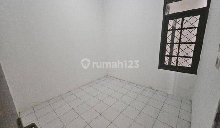 Jual Cepat, Rumah sedikit renovasi di Taman Holis Indah (THI) 2