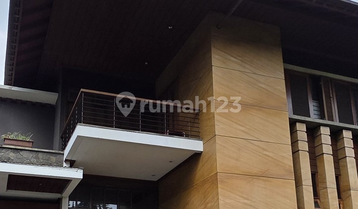 Rumah Mewah di Mainroad Dago Lokasi Strategis dan Elite