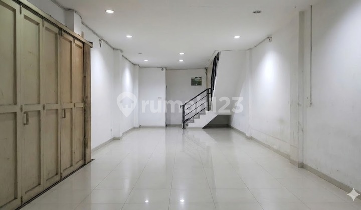 Ruko di Cihampelas di Commercial Area Paling Ramai bisa untuk Segala Usaha