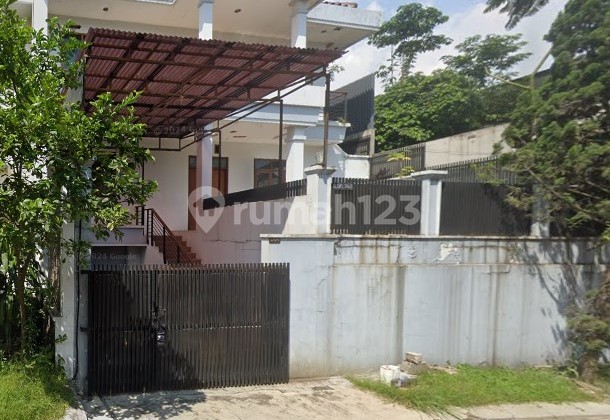 Rumah 2 Lantai di Setraduta Lokasi Tenang Bagus untuk Tinggal