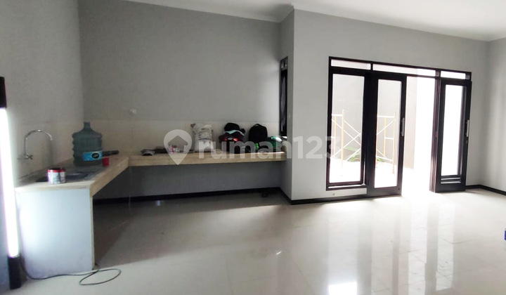 Rumah Siap Pakai 2 Lantai Baru di Batununggal Indah 2