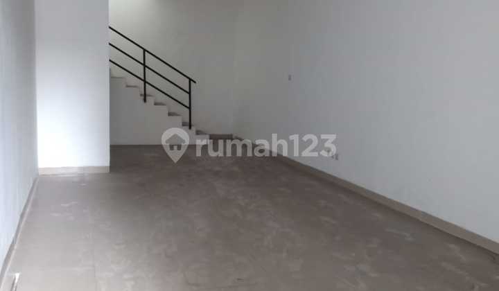 English translation: 2-storey shop house on Gunung Batu, ready to use, located in a busy area for business 2