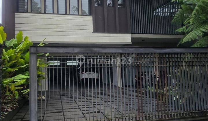 Rumah Mewah Dan Luas di Setraduta Dengan Kolam Ikan 1