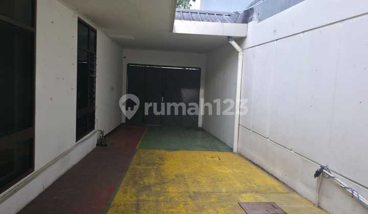 Prime Location! Spacious & Sturdy House in Sayap Pajajaran 2