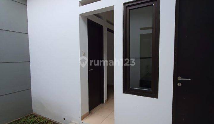 Rumah Baru 4 Kamar Disain Modern Menarik di Batununggal Indah 2