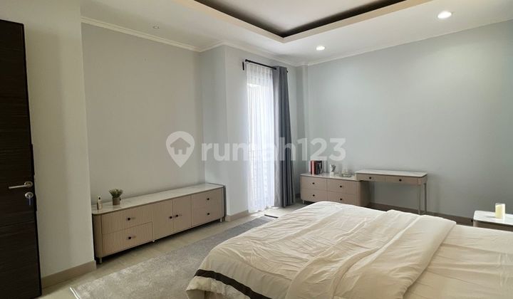 Rumah Sudah SHM Furnished 3 Lantai Ada Lift Siap Pakai di Setrasari 2