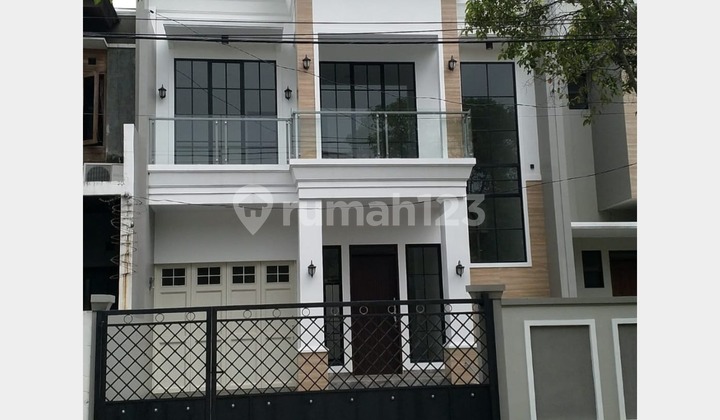 Rumah Baru Disain Bagus Siap Huni di Batununggal 