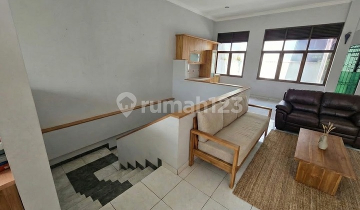 Rumah SHM 2 Lantai Siap Huni di Setraduta Lokasi Tenang Asri Aman 2