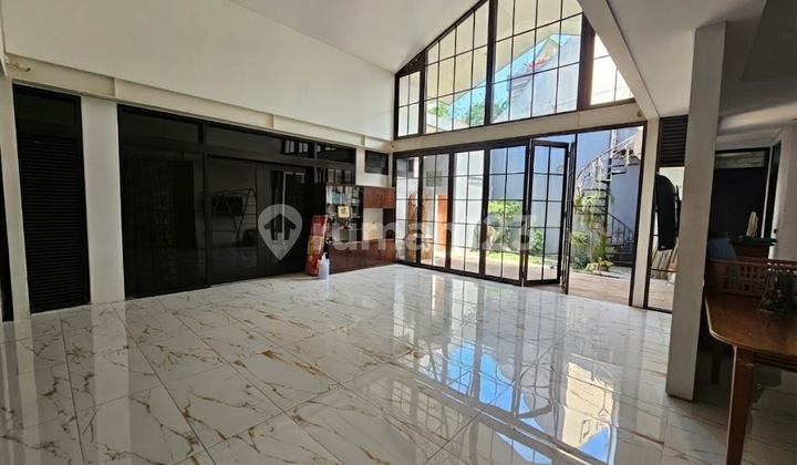 2-Story House, 5 Bedrooms, Ready to Use in Setra Murni.