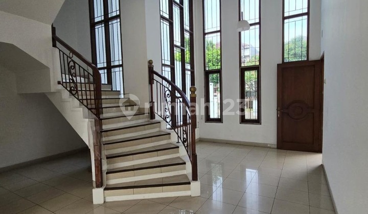 Rumah Bagus Siap Pakai di Cluster Favorit Batununggal