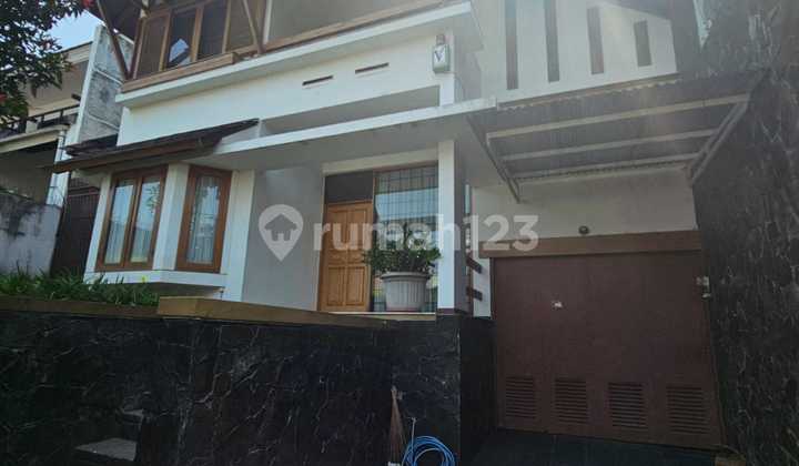 Rumah Terawat Semi Furnish Siap Pakai di Babakan Jeruk 