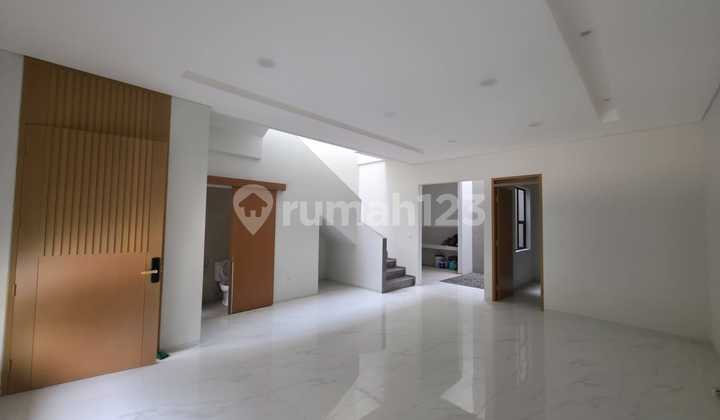 Luxury Minimalist House Ready to Occupy with SHM Certificate in Setraduta 2