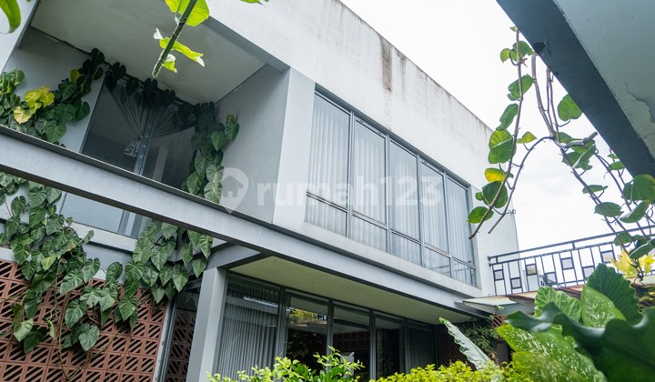 Rumah 2 Lantai di Setiabudi SHM Siap Pakai Lengkap dengan Furniturenya