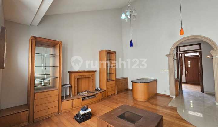 Rumah 3 Lantai di Setraduta Kondisi Terawat Siap Huni, Sudah SHM Rumah 3 Lantai di Setraduta Kondisi Terawat Siap Huni, Sudah SHM