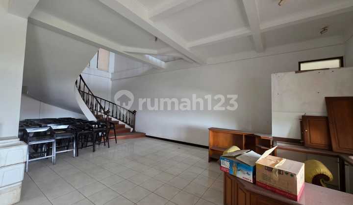 Land in Ciumbuleuit, the house is in as-is condition, can be used for a Kostel. 2