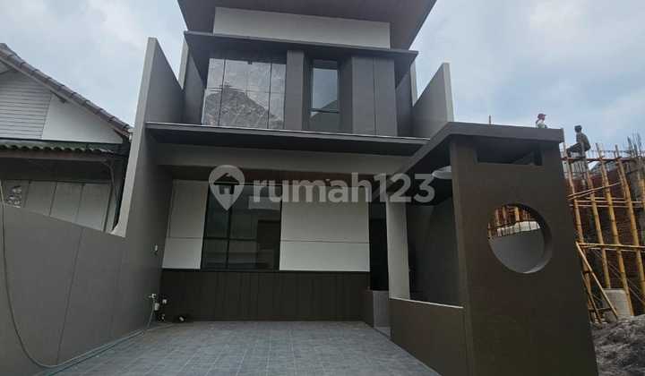 Rumah Modern Siap Huni dekat ke Jalan Utama di Setraduta