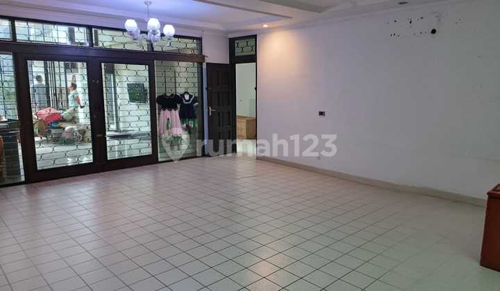 2-Story House, 5 Bedrooms, Ready to Use in Setra Murni.