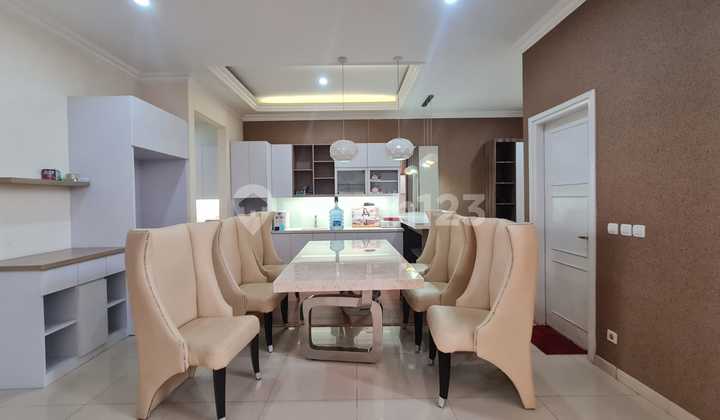 Furnish dengan Kolam Renang, Rumah Siap Pakai di Setraduta