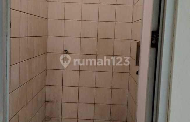 Ready-to-Occupy 2-Story House, on a Wide Road in Taman Kopo Indah 2 11