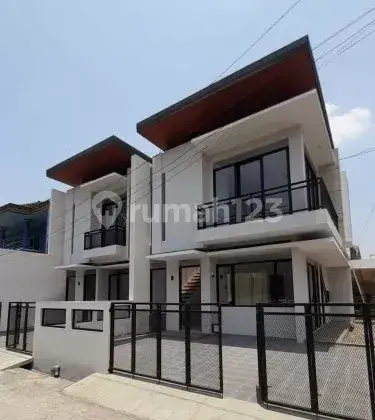 Rumah 2 Lantai Bagus di Leuwi Sari Bandung Selatan 1