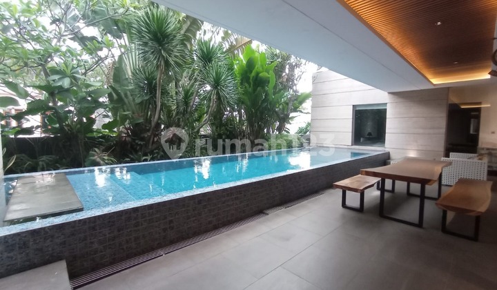 Rumah Bagus 3 Lantai di Mekar Wangi Ads Kolam Renang